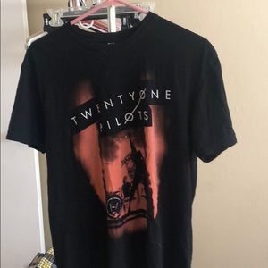 Twenty one pilots 2017 tour shirt